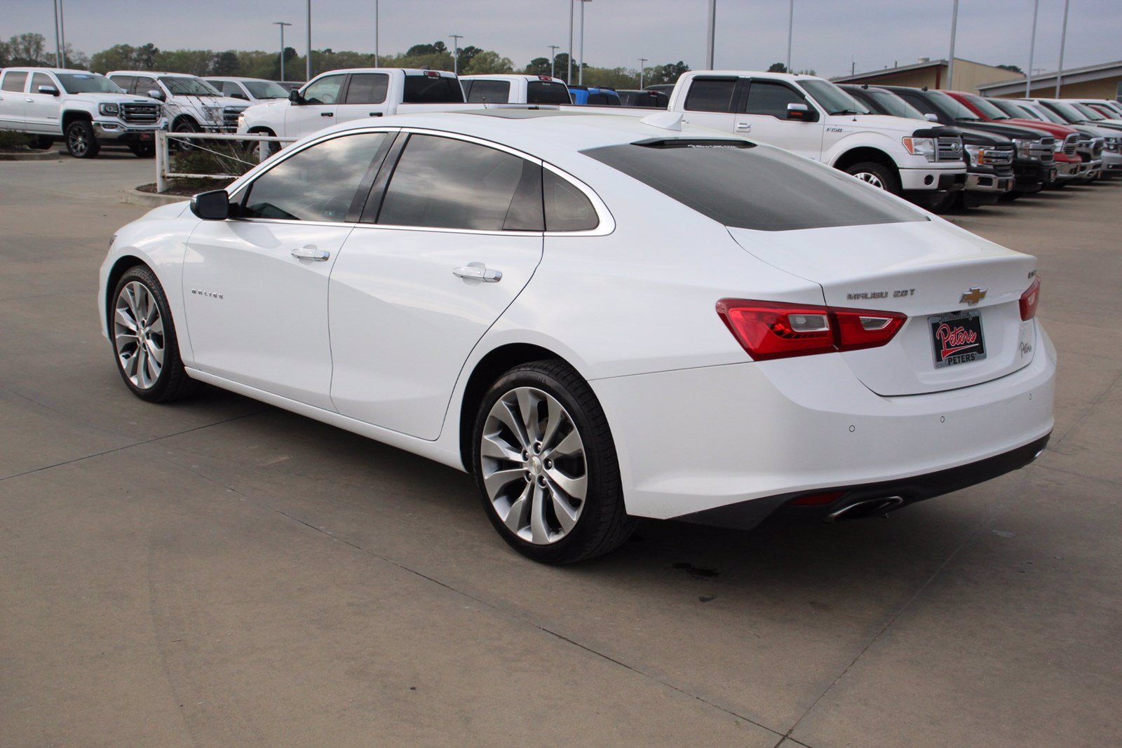 Pre-owned 2017 Chevrolet Malibu Premier 4d Sedan In Longview #9709p 