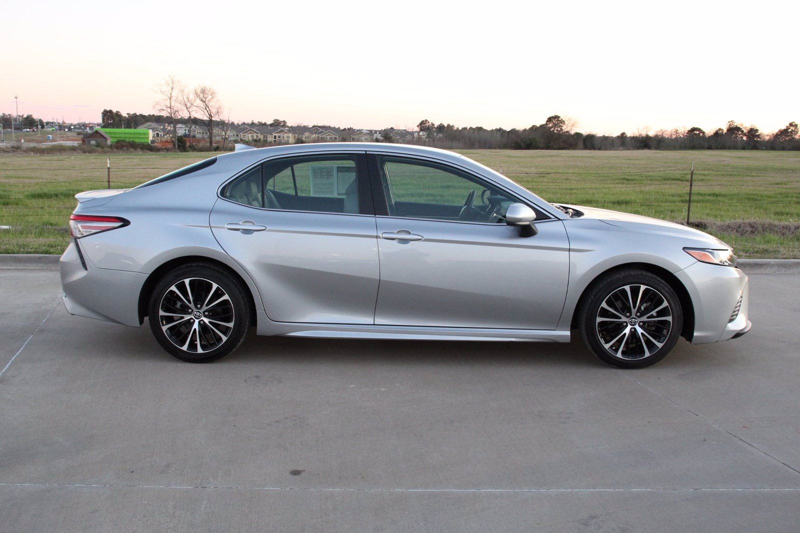 Pre-Owned 2019 Toyota Camry SE 4D Sedan in Longview #9611P | Peters ...