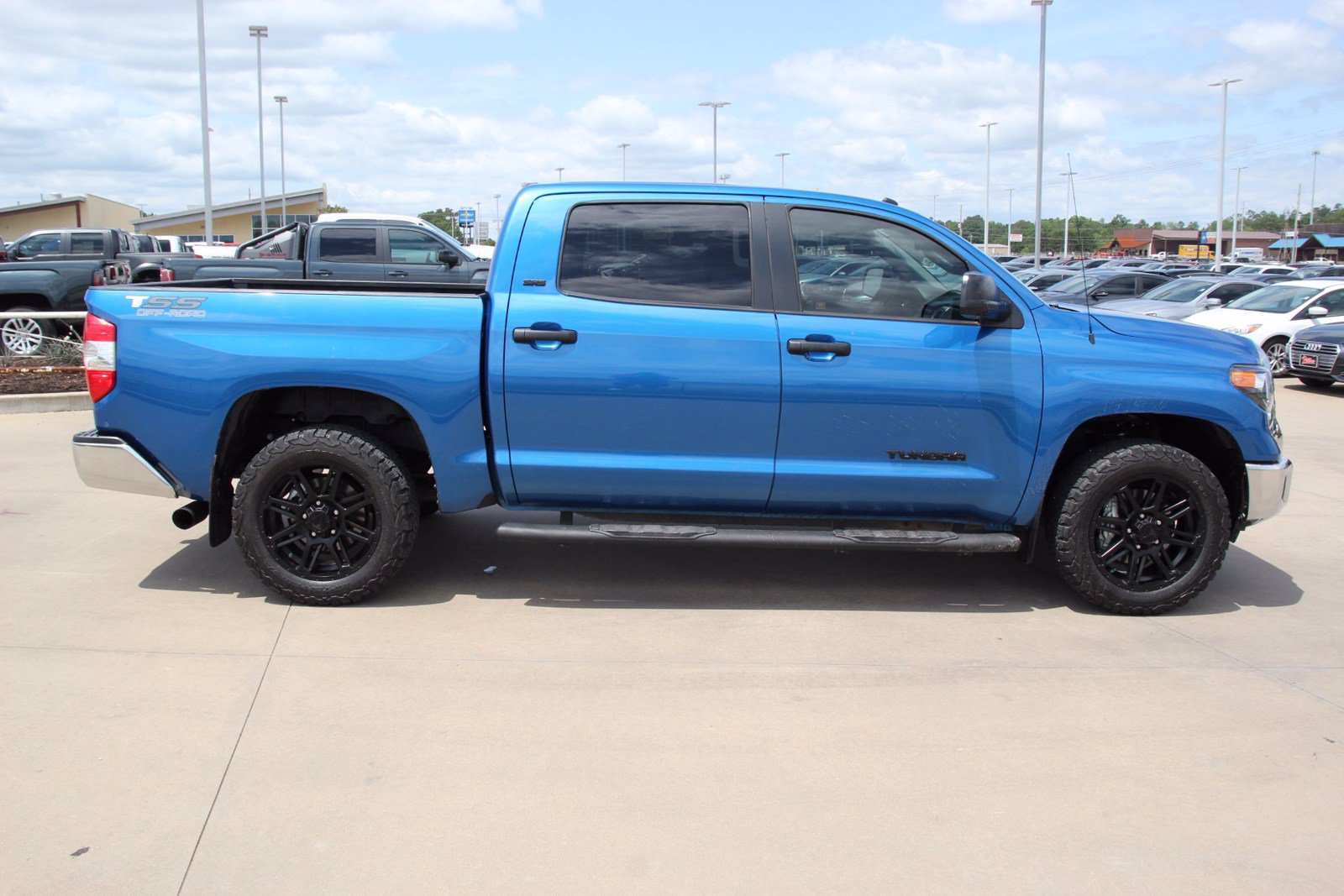 Pre-Owned 2018 Toyota Tundra SR5 4D CrewMax in Longview #20D413A